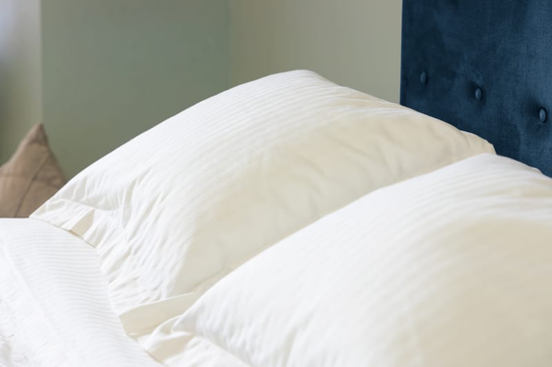 Sengepakke Rebeca 140x200 cm Gavel med Knapper - Mørkeblå | Fløyel - Kontinentalsenger - Komplett sengepakke
