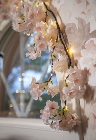 CherryFlower Girlander 180 cm - transparent rosa - Belysning - Dekorasjonsbelysning - Dekorativ innendørsbelysning - Partyslynge
