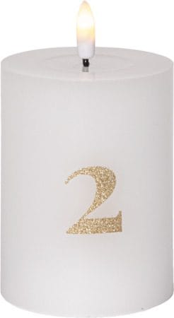 Flamme Advent LED-kubbelys 4-pakning 7,5 cm - hvit med gullsifre - Belysning - Dekorasjonsbelysning - Dekorativ innendørsbelysning - Batteridrevne lys