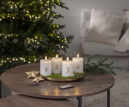 Flamme Advent LED-kubbelys 4-pakning 7,5 cm - hvit med gullsifre - Belysning - Dekorasjonsbelysning - Dekorativ innendørsbelysning - Batteridrevne lys