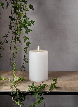 Flamme Flow Big LED-kubbelys 17,5 cm - hvit - Belysning - Dekorasjonsbelysning - Dekorativ innendørsbelysning - Batteridrevne lys