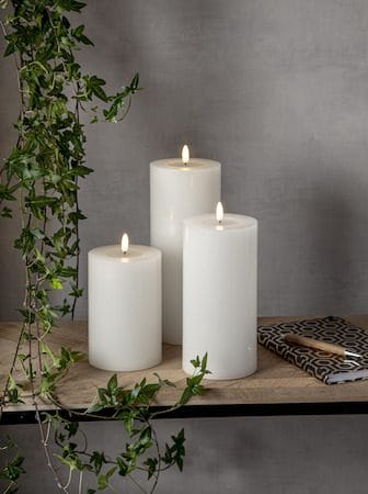 Flamme Flow Big LED-kubbelys 17,5 cm - hvit - Belysning - Dekorasjonsbelysning - Dekorativ innendørsbelysning - Batteridrevne lys
