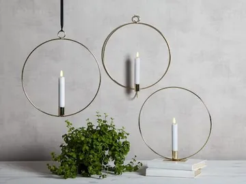 Flamme Ring innendørsdekorasjon 28,5 cm - messing/hvit - Belysning - Dekorasjonsbelysning - Dekorativ innendørsbelysning - Batteridrevne lys