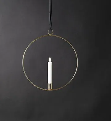 Flamme Ring innendørsdekorasjon 28,5 cm - messing/hvit - Belysning - Dekorasjonsbelysning - Dekorativ innendørsbelysning - Batteridrevne lys