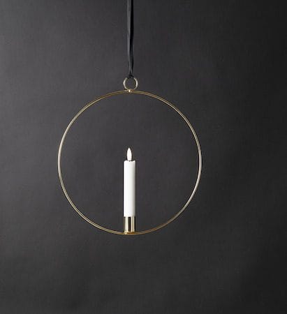 Flamme Ring innendørsdekorasjon 28,5 cm - messing/hvit - Belysning - Dekorasjonsbelysning - Dekorativ innendørsbelysning - Batteridrevne lys