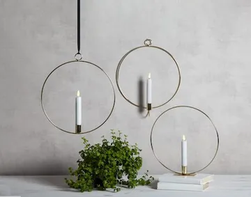 Flamme Ring innendørsdekorasjon 28,5 cm - messing/hvit - Belysning - Dekorasjonsbelysning - Dekorativ innendørsbelysning - Batteridrevne lys