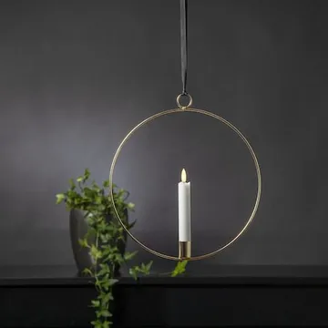 Flamme Ring innendørsdekorasjon 28,5 cm - messing/hvit - Belysning - Dekorasjonsbelysning - Dekorativ innendørsbelysning - Batteridrevne lys