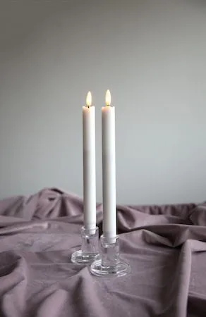Flamme Rustic LED-antikklys, 2-pakning, 25 cm - hvit - Belysning - Dekorasjonsbelysning - Dekorativ innendørsbelysning - Batteridrevne lys