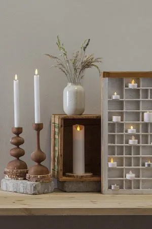 Flamme Rustic LED-antikklys, 2-pakning, 25 cm - hvit - Belysning - Dekorasjonsbelysning - Dekorativ innendørsbelysning - Batteridrevne lys