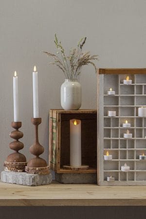 Flamme Rustic LED-antikklys, 2-pakning, 25 cm - hvit - Belysning - Dekorasjonsbelysning - Dekorativ innendørsbelysning - Batteridrevne lys