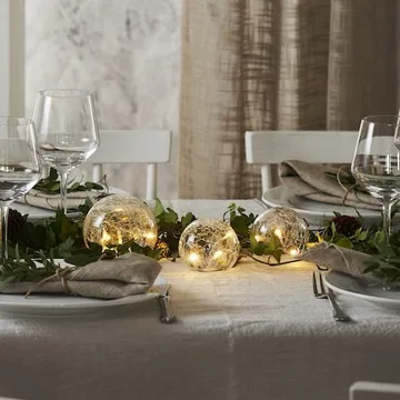 Triss glassdekorasjon 77 cm - transparent - Belysning - Dekorasjonsbelysning - Dekorativ innendørsbelysning - Lysslynge ball