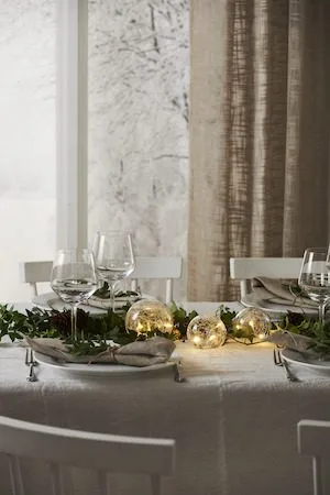 Triss glassdekorasjon 77 cm - transparent - Belysning - Dekorasjonsbelysning - Dekorativ innendørsbelysning - Lysslynge ball
