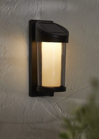 Alippa solcellevegglykt 8,5 cm - svart med røykfarget glass - Belysning - Dekorasjonsbelysning - Dekorativ utendørsbelysning - LED-belysning utendørs