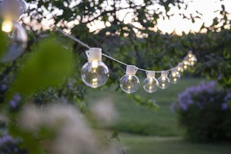 Partaj lysslynge - transparent med hvit kabel - Belysning - Dekorasjonsbelysning - Dekorativ utendørsbelysning - Lyslenke utendørs
