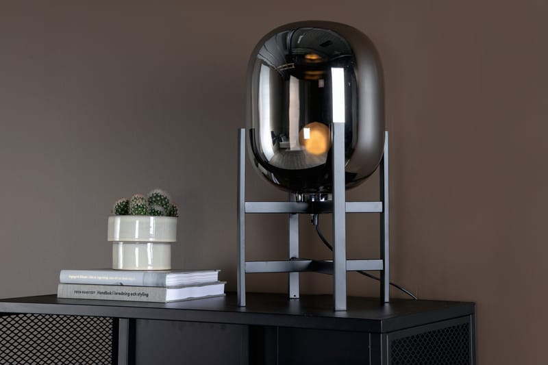 Bordlampe Aliaga Jern/Svart -   - Vinduslampe - Lamper gang - Bordlampe - Vinduslampe på fot - Nattbordslampe stående