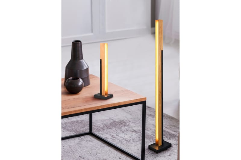 Kerala LED-Gulvlampe Mattsvart/Tre - Belysning - Innendørsbelysning & Lamper - Gulvlampe