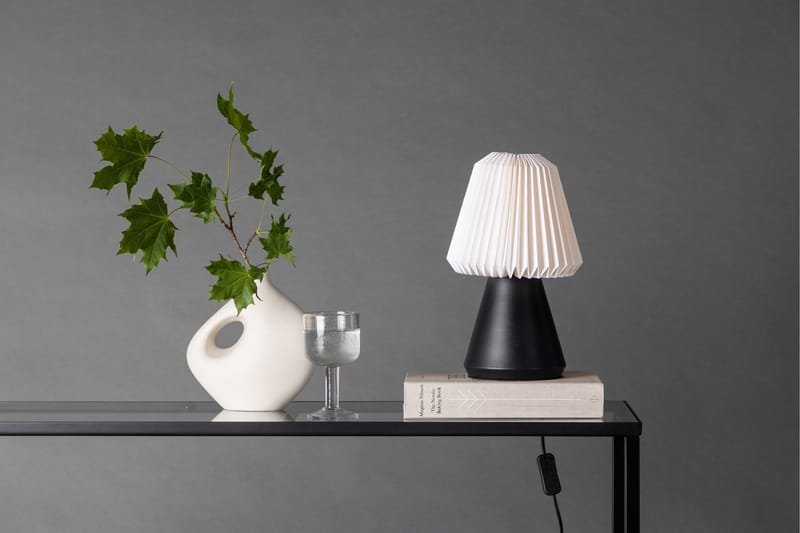 Fjällen Bordlampe - Svart - Belysning - Innendørsbelysning & Lamper - Soveromslampe - Sengelamper - Nattbordslampe stående