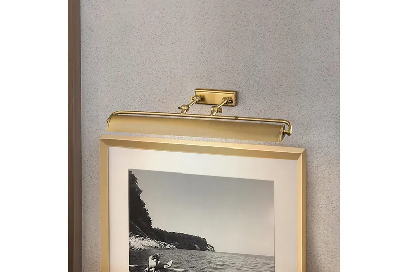 Bildebelysning Elstead Lighting Winchfield 703x127x318 mm, Aldret Messing - 703x127x318 mm, Aldret Messing - Belysning - Innendørsbelysning & Lamper - Møbelbelysning & integrert belysning - Bildebelysning