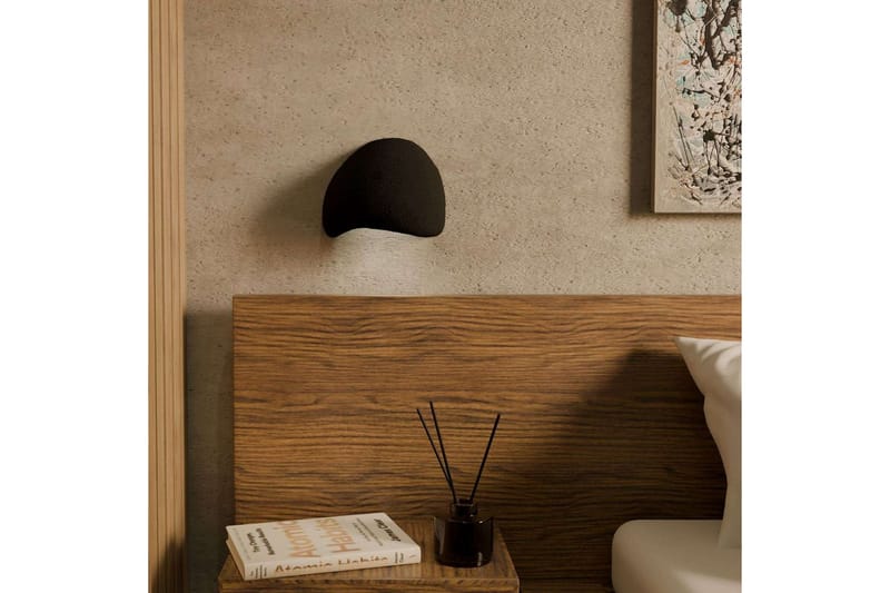 Velora Vegglampe med Arm - Svart - Belysning - Innendørsbelysning & Lamper - Soveromslampe - Sengelamper - Sengelampe vegg