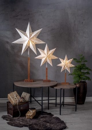 Karo Stjerne på fot 34 cm - Hvit og akasie - Belysning - Julebelysning - Julelys