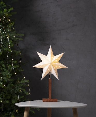 Karo Stjerne på fot 34 cm - Hvit og akasie - Belysning - Julebelysning - Julelys