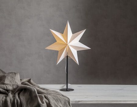 Mixa stjerne på fot 50 cm - hvit med svart fot - Belysning - Julebelysning - Julelys