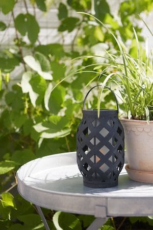 Flame Black lykt 15 cm - svart - Belysning - Utendørsbelysning - Bordlampe utendørs