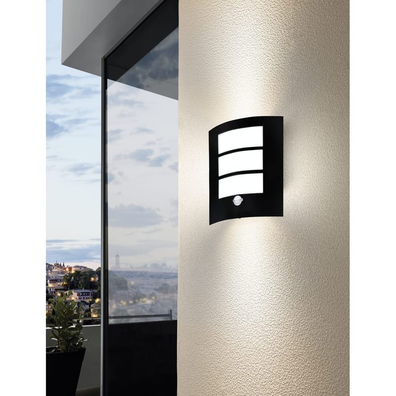 Utvendig vegglampe City med sensor - Sort - Belysning - Utendørsbelysning - Fasadebelysning & vegglykter