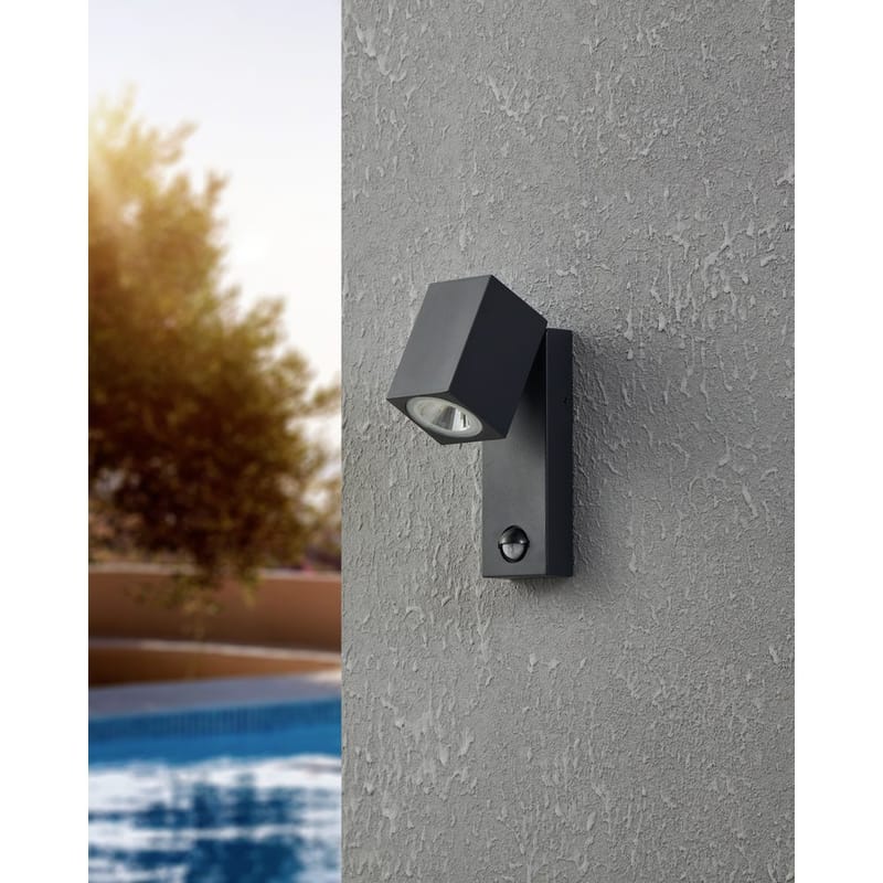 Utvendig vegglampe Sakeda med sensor - Antrasitt - Belysning - Utendørsbelysning - Fasadebelysning & vegglykter