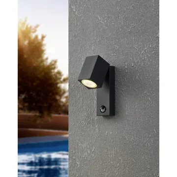 Utvendig vegglampe Sakeda med sensor - Antrasitt - Belysning - Utendørsbelysning - Fasadebelysning & vegglykter