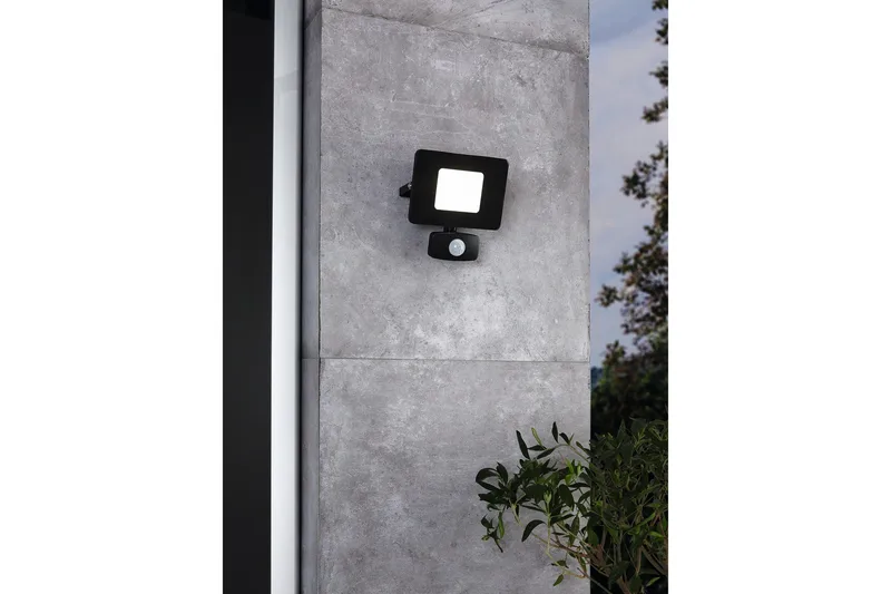Veggstrålkaster Utendørs Eglo Faedo 3 med Sensor 20W, Svart - Svart - Belysning - Utendørsbelysning - Fasadebelysning & vegglykter