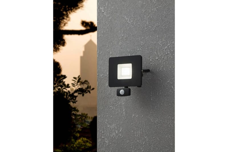 Veggstrålkaster Utendørs Eglo Faedo 3 med Sensor 30W, Svart - Svart - Belysning - Utendørsbelysning - Fasadebelysning & vegglykter