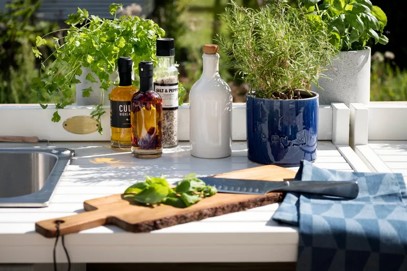 Hillerstorp Läckö Utekjøkken/Arbeidsbenk 110x61 cm - Hvit - Hagemøbler & utemiljø - Grill & utekjøkken - Utekjøkken - Komplette utekjøkken