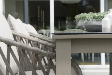 Hillerstorp Jet Set Spisebord 90 cm Beige - Beige - Hagemøbler & utemiljø - Hagebord - Spisebord ute