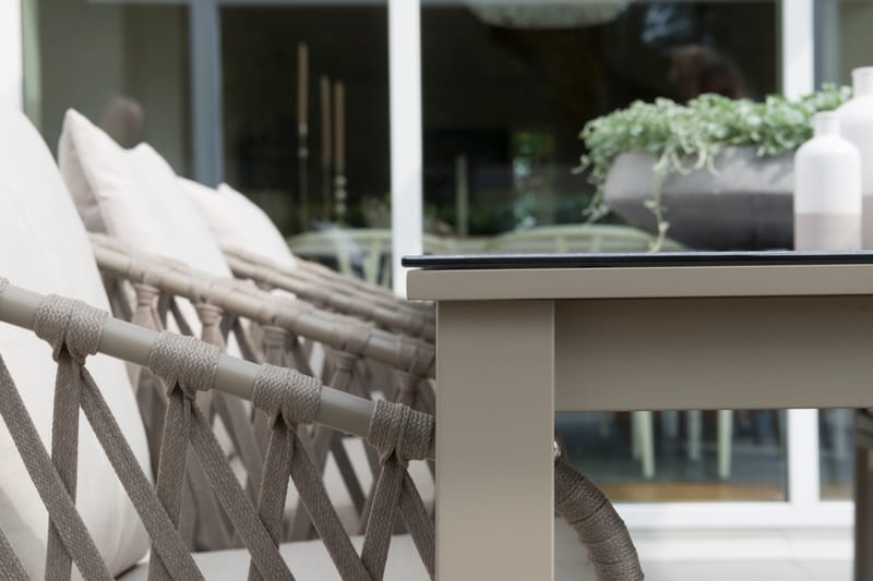 Hillerstorp Jet Set spisebord utendørs 90 cm beige - Beige - Hagemøbler & utemiljø - Hagebord - Spisebord ute
