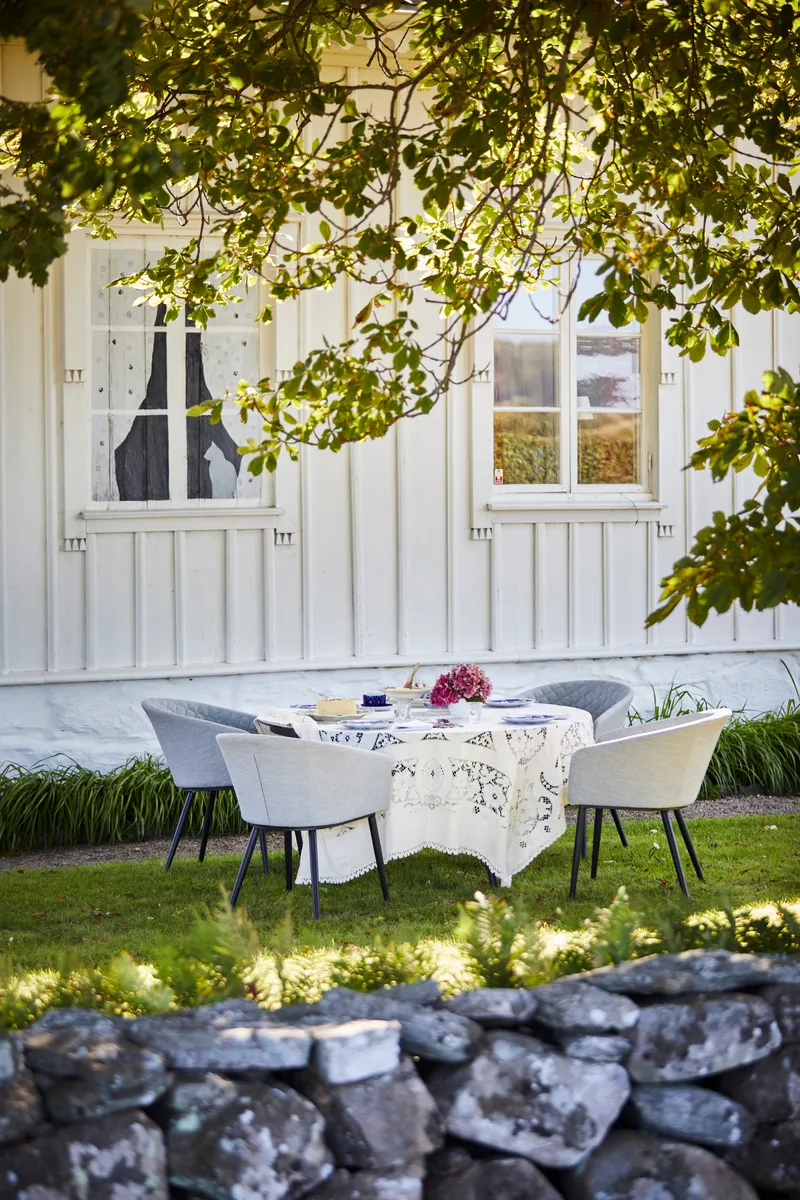 Hillerstorp Oxhult utebord Ø145 cm svart - Svart - Hagemøbler & utemiljø - Hagebord - Spisebord ute