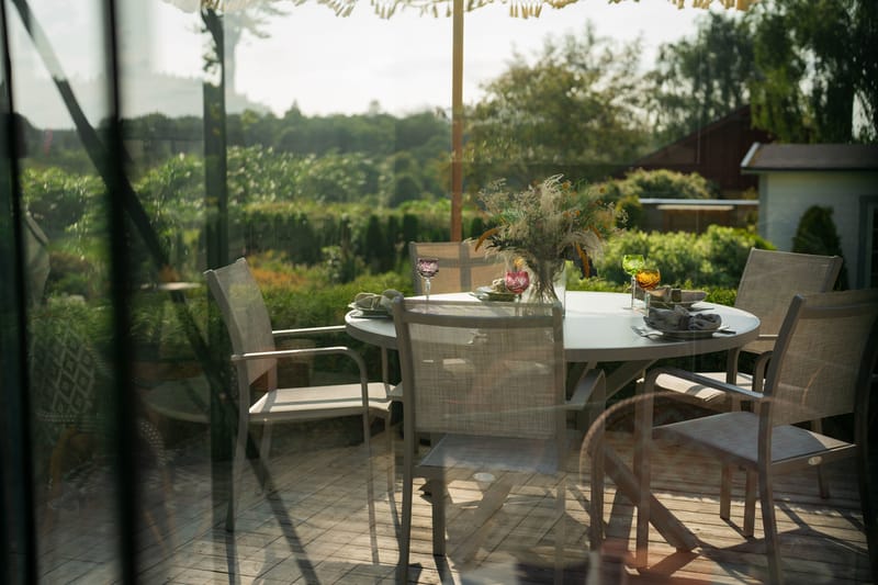 Bord Hillerstorp Hånger Ø140 cm - Grå - Hagemøbler & utemiljø - Hagebord - Spisebord ute