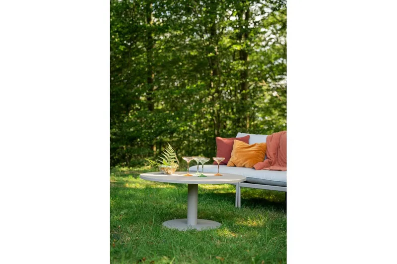 Hillerstorp Näsby sofabord utendørs Ø80 cm sand - Sand - Hagemøbler & utemiljø - Hagebord - Loungebord & Sofabord utendørs