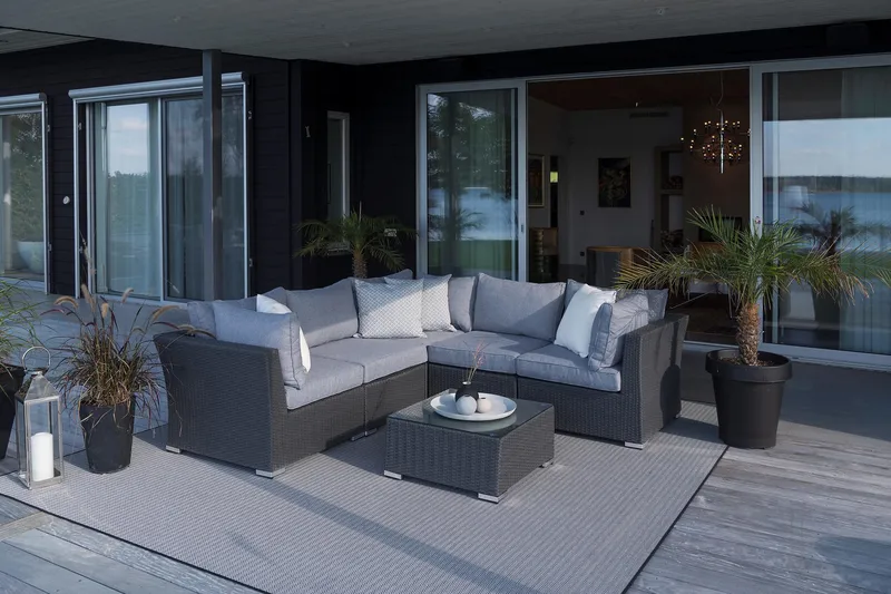 Hillerstorp Madison sofabord og loungebord utendørs 64 cm kunstrattan glass - Svart - Hagemøbler & utemiljø - Hagebord - Loungebord & Sofabord utendørs