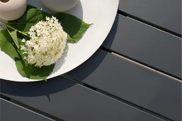 Hillerstorp Stoltö spisebord og sofabord utendørs 120 cm furu tre - Svart - Hagemøbler & utemiljø - Hagebord - Loungebord & Sofabord utendørs