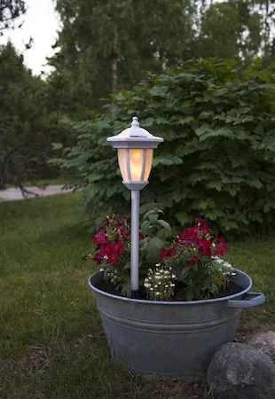 Flame solcellelampe 63 cm - hvit - Hagemøbler & utemiljø - Hagedekorasjon & utemiljø - Hagebelysning