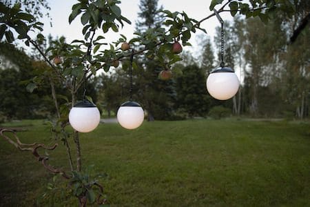 Globus solcelledekorasjon 10 cm - hvit og svart - Hagemøbler & utemiljø - Hagedekorasjon & utemiljø - Hagebelysning