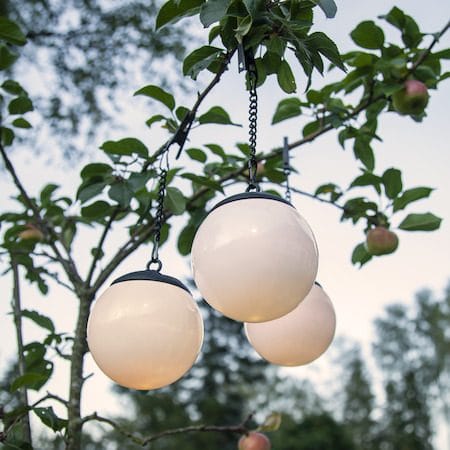 Globus solcelledekorasjon 10 cm - hvit og svart - Hagemøbler & utemiljø - Hagedekorasjon & utemiljø - Hagebelysning