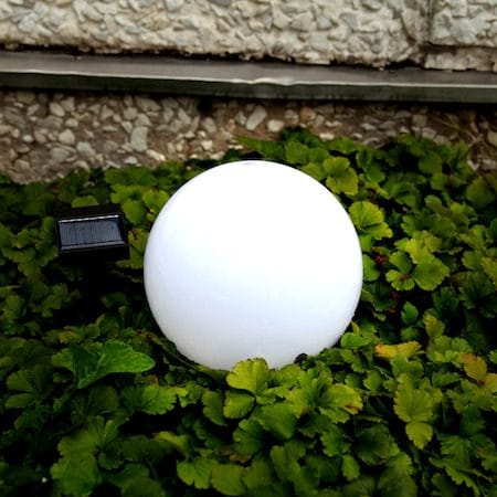 Globus solcelledekorasjon 20 cm - hvit og svart - Hagemøbler & utemiljø - Hagedekorasjon & utemiljø - Hagebelysning
