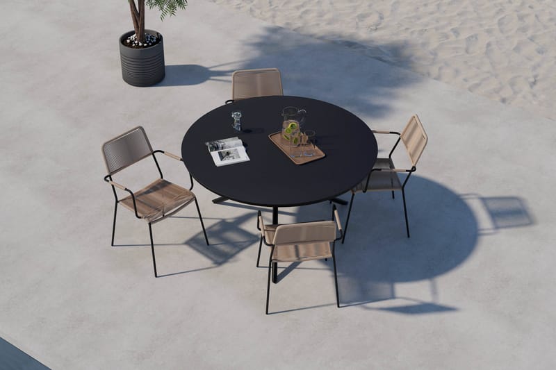 Alex Rundt Spisebord 140 cm med 4 Lindos Spisestoler - Svart - Hagemøbler & utemiljø - Hagegruppe - Spisegrupper hage