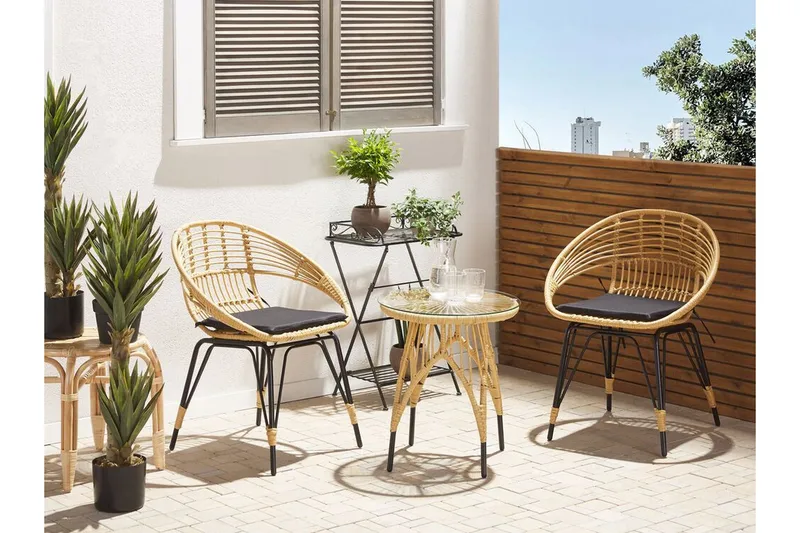 Balkongsett med bord og 2 stoler rotting PELLARO - Tre / Natur - Hagemøbler & utemiljø - Hagegruppe - Cafemøbler & cafesett