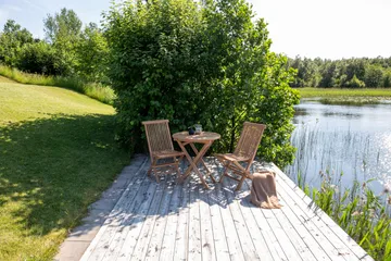 Kenya Cafégruppe Rund 70 cm + 2 Kenya Sammenleggbar Stol - Brun - Hagemøbler & utemiljø - Hagegruppe - Cafemøbler & cafesett