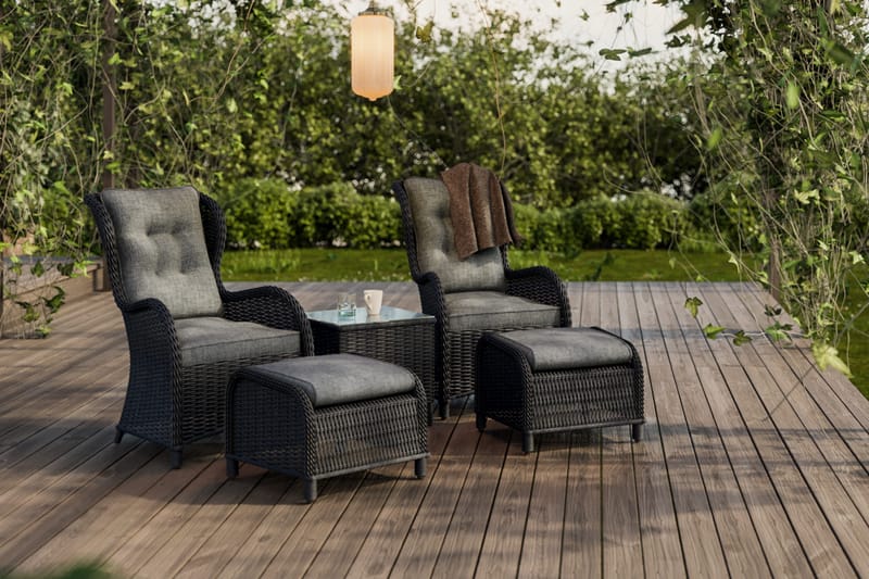 Marcus Ørelapplenestol med Fotskammel m Pute 2-pk - Svart - Hagemøbler & utemiljø - Hagegruppe - Cafemøbler & cafesett