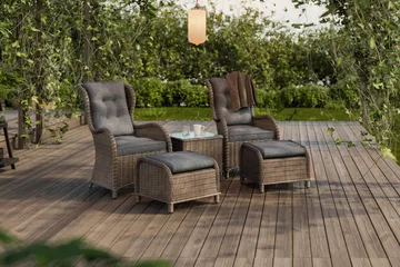 Marcus Cafésett med 2 Ørelapplenestoler m Fotskammel + Pute - Grå - Hagemøbler & utemiljø - Hagegruppe - Cafemøbler & cafesett