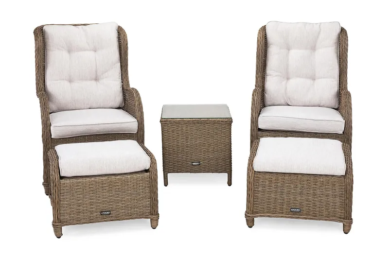 Marcus Cafésett med 2 Ørelapplenestoler m Fotskammel + Pute - Natur - Hagemøbler & utemiljø - Hagegruppe - Cafemøbler & cafesett